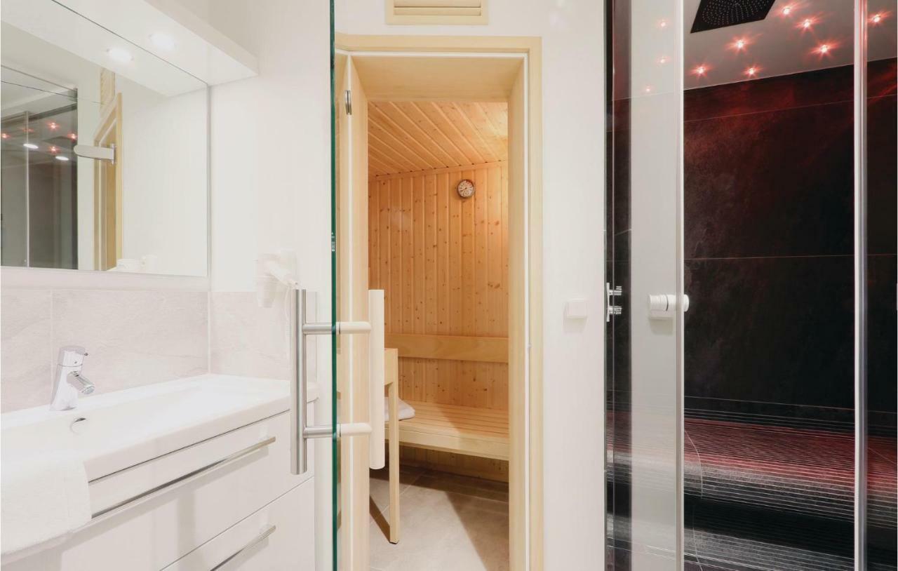 Cozy Apartment In Luebeck Travemuende With Sauna Exteriör bild